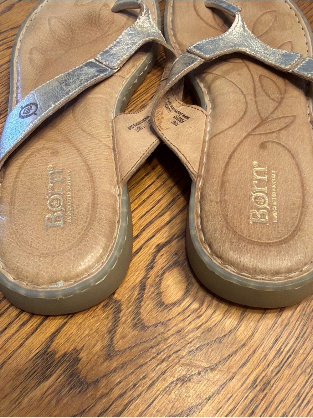 BORN Comfort Leather Thong Sandals - Metallic Gold - Picture 3 of 8